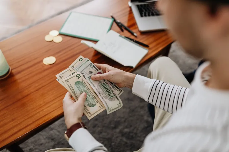When a $3 Coffee Feels Like a Crime: How Living Abroad Breaks Your Brain About Money